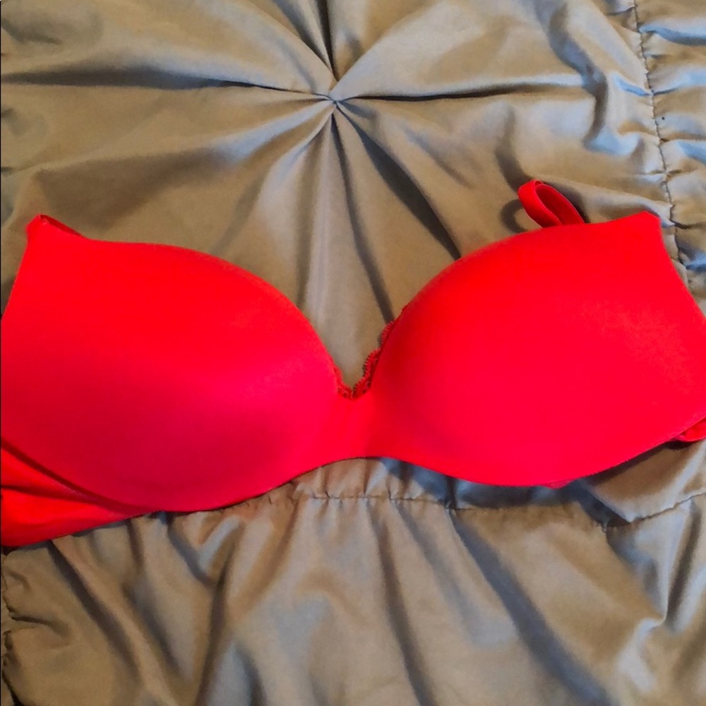 size 36B Victoria’s Secret bra